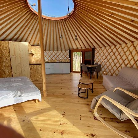 Yourte 2-4 Personnes Avec Spa Saint-Laurent-de-Lévézou Eksteriør bilde